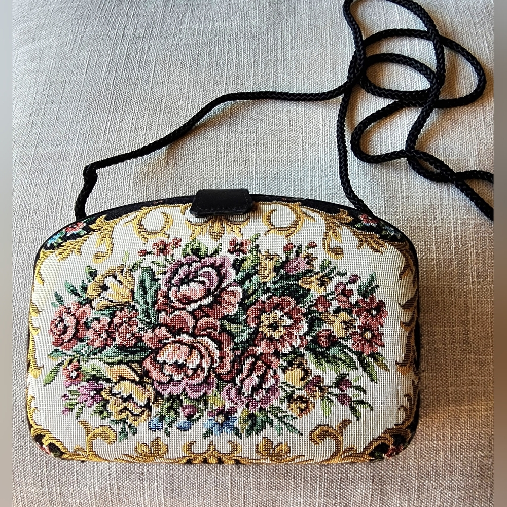 Vintage Regale Embroidered floral clutch with magnetic snap. Good used condition